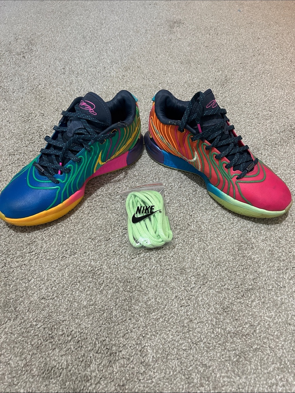 Men’s Nike Rainbow Wave Sneakers